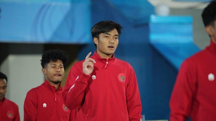 Tak hanya ditolak PSIS Semarang, kiper klub Liga 1 Persebaya Surabaya dan Timnas Indonesia Ernando Ari juga ngaku dulunya pernah dilirik klub Liga 1 Persib Bandung hingga Borneo FC