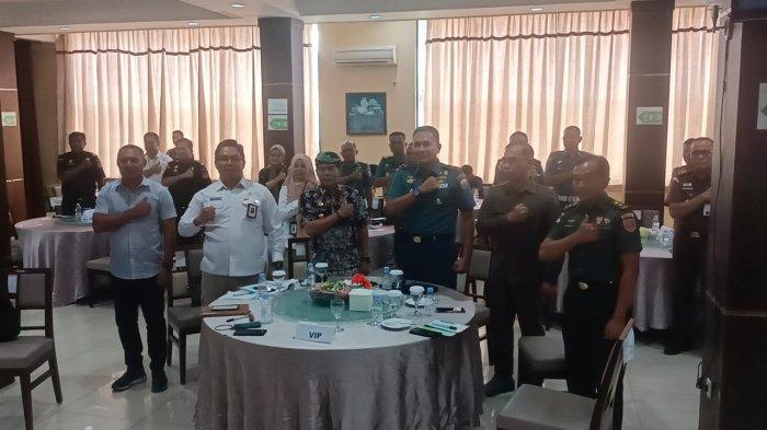 h

Kegiatan Focus Group  Discussion (FGD) Pemberantasan Peredaran Obat dan Makanan Ilegal di Provinsi Kaltara kembali dilaksanakan di Kota Tarakan diinisiasi Balai POM di Tarakan, Selasa (14/11/2023).