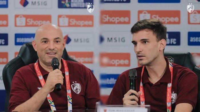 FOTO Bernardo Tavares dan Nermin Haljeta (kanan) saat press conference. Inilah sebab Nermin Haljeta mendadak 'menghilang' dari line up PSM Makassar saat jumpa Terengganu di ASEAN Club Championship.
