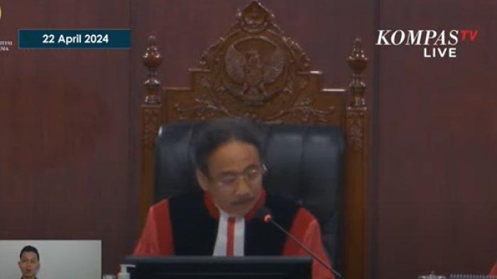FOTO Ketua MK Suhartoyo bacakan putusan MK soal sengketa Pilpres 2024. Dalam daftar lengkap harta kekayaan delapan hakim Mahkamah Konstitusi atau hakim MK yang tangani sengketa Pilpres 2024 ini, tak ada ipar Joko Widodo atau Jokowi, yakni Anwar Usman.