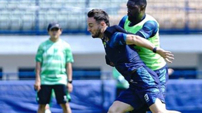 FOTO Pemain Persib Bandung geber latihan di Liga 1. Simak kata pelatih Borneo FC Bojan Hodak usai lawan Boreno FC di Liga 1, dan kini Beckham cs ditunggu oleh PSS Sleman.