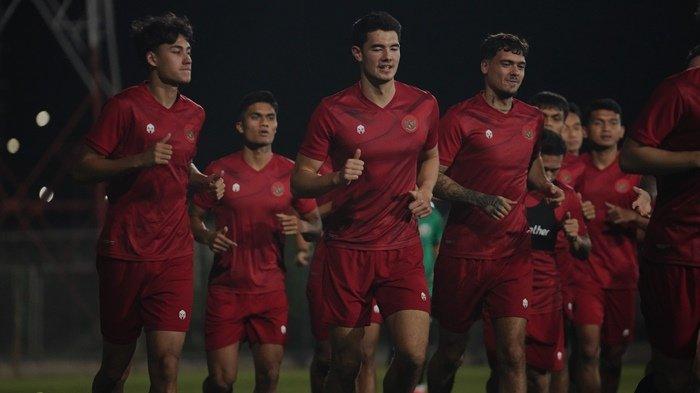 FOTO Skuat Timnas Indonesia tengah bersiap lawan Irak di Kualifikasi Piala Dunia 2026. Pemain PSM Makassar Yakob Sayuri tak jadi gabung dengan skuat Timnas Indonesia yang akan main di Kualifikasi Piala Dunia 2026, ada apa?