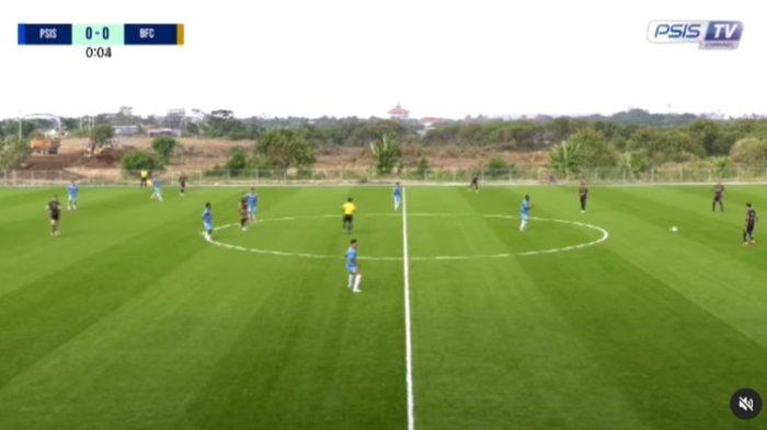 FOTO Uji coba PSIS Semarang vs Bhayangkara FC jelang Liga 1. Pelatih PSIS Semarang Gilbert Agius beber rencana baru usai Mahesa Jenar hajar Bhayangkara FC di laga uji coba.