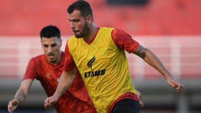 FOTO Wiljan Pluim di sela latihan Pesut Etam. Jajaran Presiden Klub Borneo FC Nabil Husien yakni Dandri Dauri bicara soal rekrutmen pemain baru usai Wiljan Pluim gabung ke Pesut Etam.