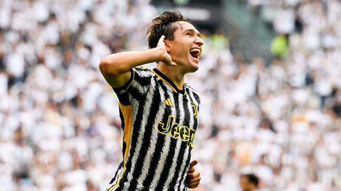 Pemain Juventus, Federico Chiesa - Manajemen Bianconeri tertarik memperpanjang masa tinggal sang pemain akan tetapi, penyerang 25 tahun itu mengajukan syarat untuk mengetahui identitas pengganti Massimiliano Allegri sebelum teken kontrak.