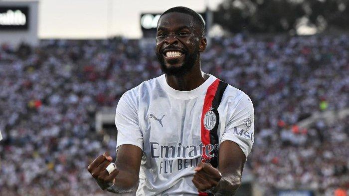 Pemain AC Milan, Fikayo Tomori - Bek andalan Rossoneri itu akan absen di Derby della Madonnina, Stefano Pioli dituntut mengantisipasi absennya sang pemain jelang duel kontra Inter Milan.