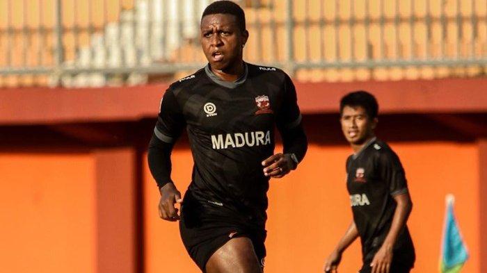 Foto Hugo Gomes di sela latihan Madura United. Manajemen Dewa United gaet Jaja, setelah sebelumnya ada eks Persebaya Surabaya dan PSIS Semarang di Liga 1 yang lebih dulu gabung.