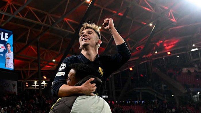 Selebrasi Francisco Conceicao ketika mencetak gol perdana di Liga Champions bersama Juventus, pada pertandingan melawan RB Leipzig, di Red Bull Arena, Kamis (3/10/2024).