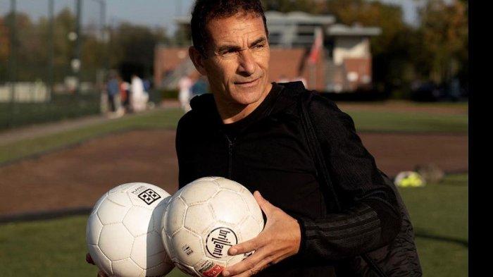 GERALD VANENBURG - Potret pelatih Timnas Indonesia U-23. Gerald Vanenburg panggil 30 pemain jelang Piala AFF U-23 2025.