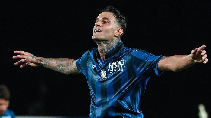 Selebrasi Gianluca Scamacca ketika mencetak gol untuk Atalanta di Liga Italia Serie A, pada pertandingan melawan AC Monza di Gewiss Stadium, Minggu (3/9/2023).