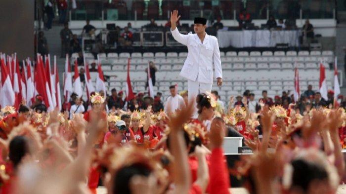 Sejumlah penari melakukan gladi bersih jelang puncak Bulan Bung Karno 2023 di Stadion Utama Gelora Bung Karno, Jakarta, Jumat (23/6/2023). PDI Perjuangan akan menggelar konsolidasi akbar yang rencananya akan dihadiri sekitar 100 ribu orang relawan, simpatisan hingga kader. TRIBUNNEWS/IRWAN RISMAWAN