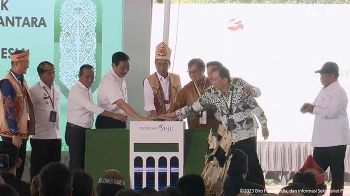 Groundbreaking PLTA Mentarang oleh Presiden RI, Joko Widodo di Lokasi pembangunan Bendungan PLTA di Kecamatan Mentarang, Kabupaten Malinau, Provinsi Kalimantan Utara, Rabu (1/3/2023).
(HO/SEKRETARIAT PRESIDEN)
