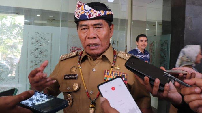 Gubernur Kaltara, Zainal A Paliwang saat diwawancarai oleh awak media di Tanjung Selor (TribunKaltara.com / Desi Kartika)