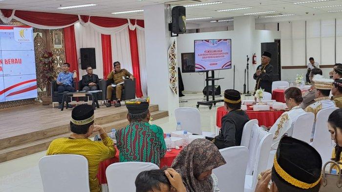 Gubernur Kaltara Zaina Paliwang bersama jajaran pada acara penyampaian laporan akhir, hasil kajian teknis rencana penggabungan Berau dengan Kaltara.