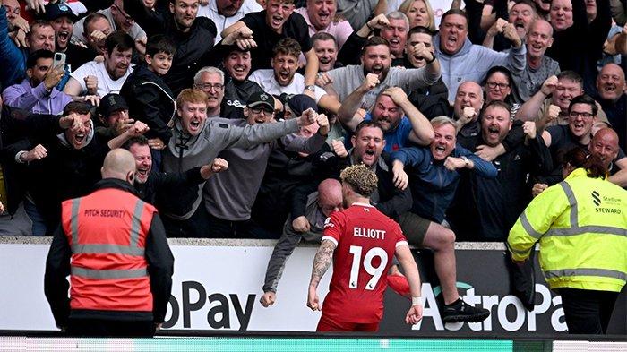 Harvey Elliot saat merayakan gol ketiga Liverpool melawan Wolves