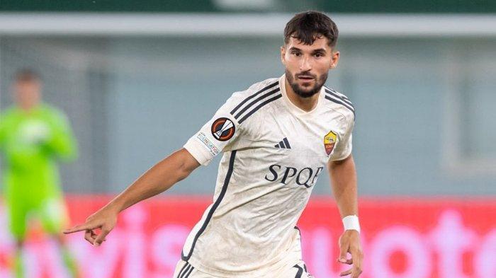 Pemain AS Roma, Houssem Aouar - Gelandang asal Algeria itu bisa angkat kaki dari klub pada akhir musim menyusul peformanya yang mengecewakan pelatih, Jose Mourinho.