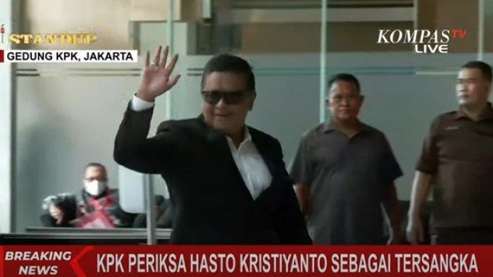 FOTO Hasto Kristiyanto Sekjen PDIP saat berada di KPK.