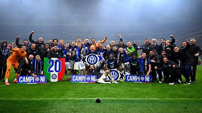 Para pemain Inter Milan merayakan Scudetto usai menumbangkan AC Milan di Stadion San Siro, Selasa (23/4/2024). (inter.it)