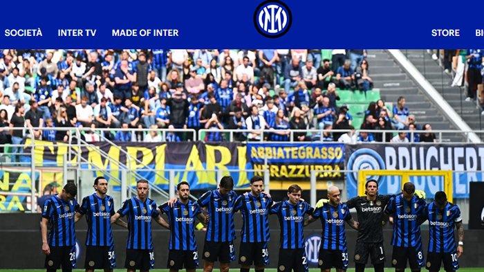 TERTUNDUK - Para pemain Inter Milan tertunduk lesu. Selama dilatih Simone Inzaghi, Inter Milan dua kali menyerahkan Scudetto dengan mudah ke rival dengan jarak poin tipis. (Tangkapan Layar inter.it)