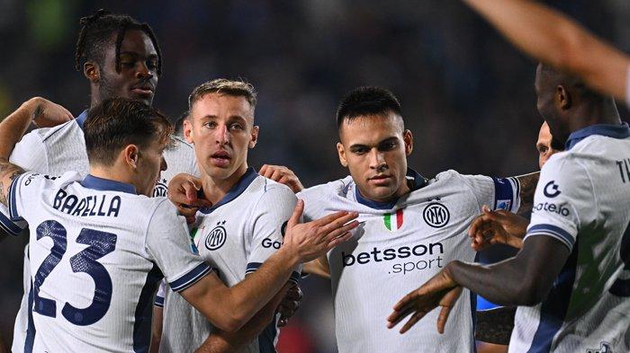 BAKAL DIISTIRAHATKAN - Selebrasi Lautaro Martinez bersama para pemain Inter Milan. Kapten Nerazzurri tersebut bakal diistirahatkan saat duel penting Torino vs Inter Milan, pada pekan 36 Liga Italia Serie A, Minggu (11/5/2025).