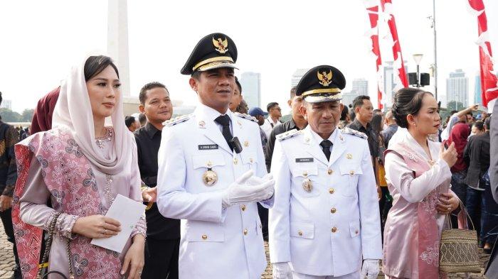 PELANTIKAN KEPALA DAERAH - Bupati dan Wakil Bupati Nunukan terpilih Pilkada 2024, Irwan Sabri-Hermanus, didampingi oleh istri masing-masing saat proses pelantikan di Istana Negara Jakarta, Kamis (20/02/2025), pagi.