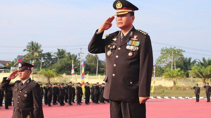 FOTO Eks Irwasda Polda Kaltara R Andria Martinus selaku inspektur upacara HUT ke-78 Proklamasi kemerdekaan RI di Mapolda Kaltara, Kamis (17/8/2023). Terlihat ada nama eks Irwasda Polda R Andria Martinus yang pecah bintang dalam daftar 10 Jenderal baru pasca mutasi Polri terbaru 2024. (Humas Polda Kaltara)