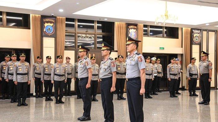 JENDERAL BARU - Suasana korps raport kenaikan pangkat di Ruang Rapat Utama (Rupattama) Mabes Polri, Jakarta. Berikut ini daftar lengkap Jenderal baru hasil mutasi Polri terbaru 2025, terlihat ada tiga orang Perwira Tinggi atau Pati yang kini jadi dosen di Akademi Kepolisian atau Akpol.