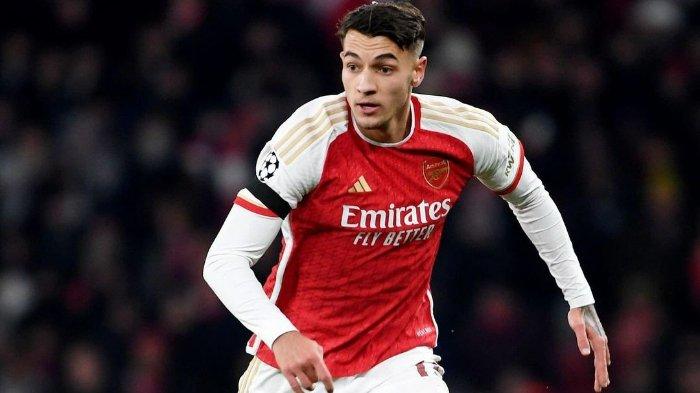 Pemain Arsenal, Jakub Kiwior - Bek tengah asal Polandia itu dikaitkan dengan kepindahan ke klub Liga Italia Serie A, AS Roma pada Januari mendatang. Konon, The Gunners telah menawarkan ide ini kepada sang pemian melalui beberapa perantara.