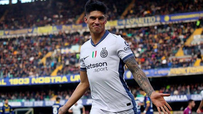 HARAPAN INZAGHI - Selebrasi Joaquin Correa ketika merayakan gol pada pertandingan Hellas Verona vs Inter Milan, di Stadion Marcantonio Bentegodi, Sabtu (23/11/2024). Penyerang asal Argentina ini menjadi satu-satunya harapan Simone Inzaghi, usai 4 penyerang Inter Milan lainnya mengalami cedera saat jeda internasional, Jumat (21/3/2025).