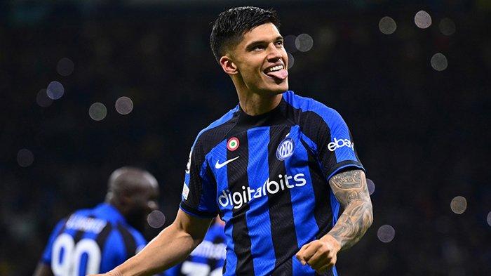 Selebrasi penyerang Inter Milan, Joaquin Correa ketika mencetak gol pada leg kedua perempat final Liga Champions di Stadion Giuseppe Meazza, Kamis (20/4/2023).