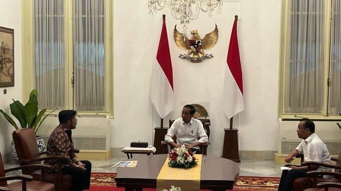 Presiden Joko Widodo (Jokowi) menerima kedatangan eks Menteri Pertanian Syahrul Yasin Limpo (SYL) di Istana Kepresidenan, Jakarta, Minggu malam, (8/10/2023). Begini suasana pertemuan antara Syahrul Yasin Limpo dengan Jokowi.