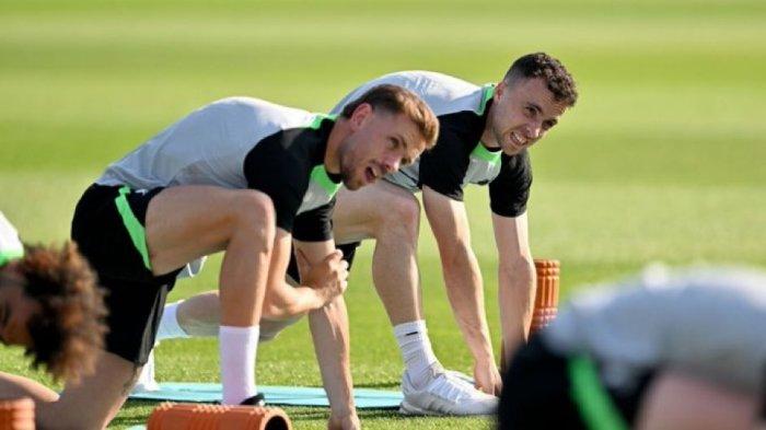 Jordan Henderson saat berlatih bersama Liverpool di Jerman (twitter/@LFC)