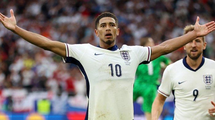 Selebrasi Jude Bellingham ketika mencetak gol untuk Timnas Inggris ke gawang Slovakia pada babak 16 besar Piala Eropa 2024, di Arena AufSchalke, Minggu (30/6/2024).