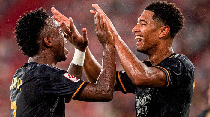 Selebrasi Jude Bellingham dan Vinicius Junior saat kemenangan Real Madrid atas Almeria pada pekan kedua Liga Spanyol, di Stadion de los Juegos Mediterraneos, Minggu (20/8/2023). (Twitter / @realmadrid)