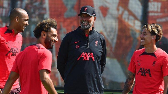Juergen Klopp memimpin latihan skuad Liverpool. Liverpool menargetkan 3 poin perdana di Liga Inggris 2022-2023 saat menghadapi Bournemouth. (Twitter/@LFC)