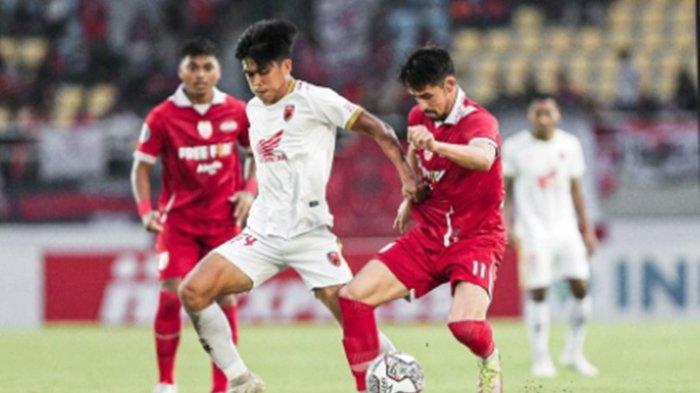 Potret laga Persis vs PSM di BRI Liga 1 beberapa waktu lalu. Berikut Link Live Streaming Indosiar yang akan sajikan duel Persis Solo vs PSM Makassar di Liga 1, dan akan tayang malam ini pukul 19.00 WIB, Senin 4 Maret 2024.
