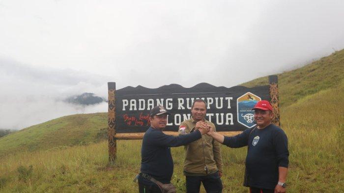 Kawasan Taman Nasional Kayan Mentarang dikelola secara kolaboratif bersama masyarakat adat, Balai TNKM dan pemerintah setempat di Kabupaten Malinau dan Nunukan, Provinsi Kalimantan Utara.