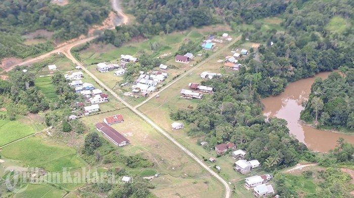 Kampung Binuang di Krayan Tengah, Kabupaten Nunukan, Kalimantan Utara, ketika dilihat dari udara.