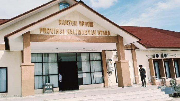 GEDUNG BPSDM KALTARA - Gedung BPSDM Kaltara di Jalan Rajawali Tanjung Selor Bulungan Kalimantan Utara jadi objek penyidikan Kejati Kaltara, diduga ada tindak pidana korupsi.