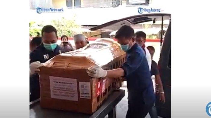 Kapolda Kaltara Irjen Pol Daniel Adityajaya hari ini ikut mendatangi RS Bhayangkara Semarang tempat mendiang Brigpol SH akan diautopsi.