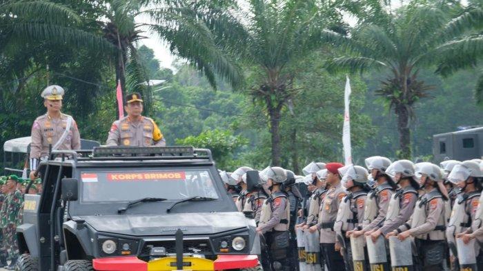 Kapolda Kaltara Irjen Pol Harry Sudwijanto mengecak kesiapan personel pada apel pengamanan Pilkada 2024, belum lama ini.