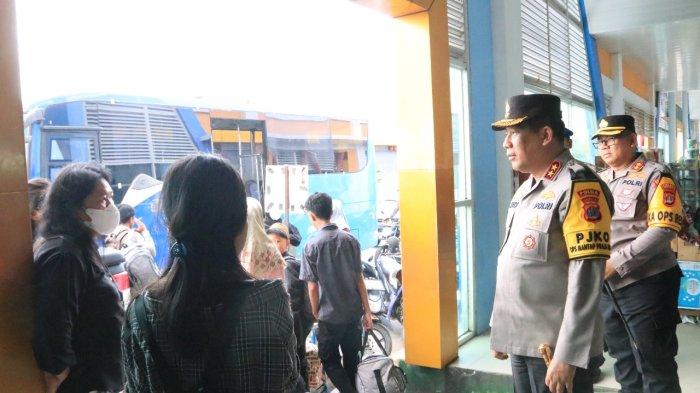 Kapolda Kaltara Irjen Pol Hary Sudwijanto saat melakukan pemantauan langsung persiapan pengamanan Nataru di Pos Terpadu Pelabuhan Tangkayu I Tarakan