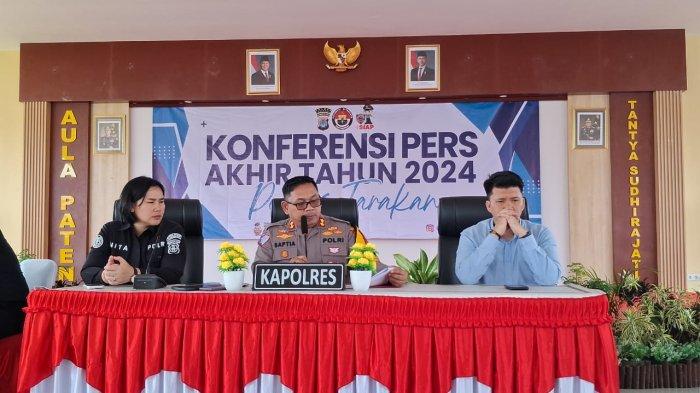 Pausiah

Kapolres Tarakan bersama jajaran melaksanakan konferensi pers akhir tahun 2024 yang dilaksanakan di aula paten Polres Tarakan, Selasa (31/12/2024) siang tadi.