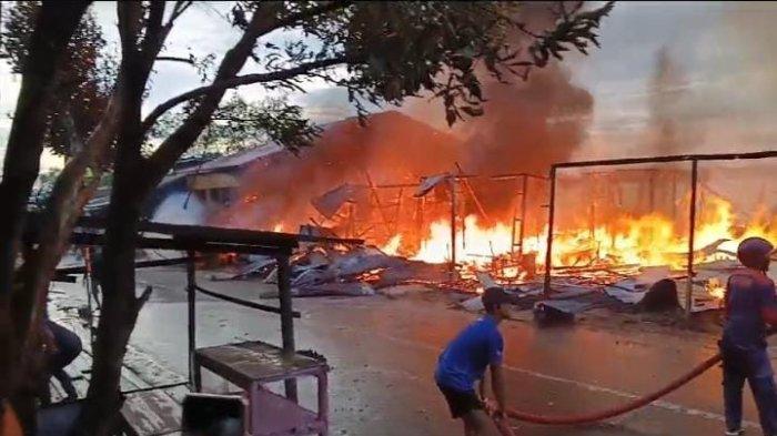 Kebakaran terjadi di Jalan Jenderal Sudirman, Tideng Pale, Kecamatan Sesayap, Kabupaten Tana Tidung, Kalimantan Utara, Kal(23/1/2025).