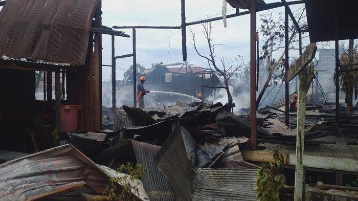 Kebakaran yang terjadi di Jalan Aji Putra Desa Sesayap, Kecamatan Sesayap Hilir, Kabupaten Tana Tidung, Provinsi Kalimantan Utara ( Kaltara ), Jum'at (12/7/2024). (TribunKaltara.com/Rismayanti)