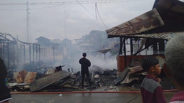Kebakaran yang terjadi di Jl Aji Putra Desa Sesayap, Kecamatan Sesayap Hilir, Kabupaten Tana Tidung, Provinsi Kalimantan Utara ( Kaltara ), Jum'at (12/7/2024). (TribunKaltara.com/Rismayanti)