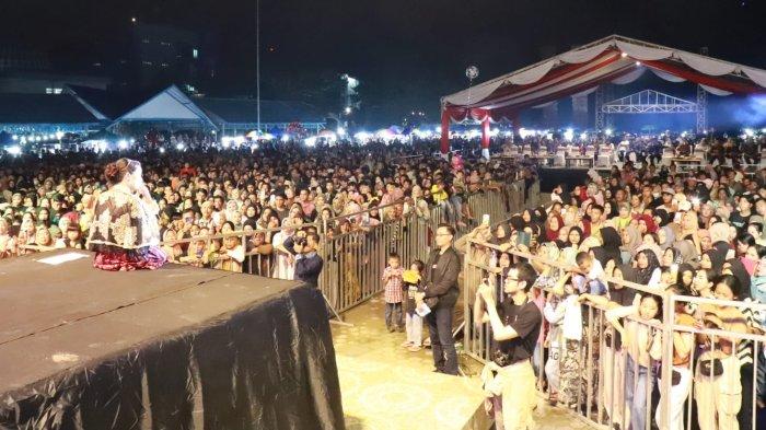Kemeriahan peluncuran jingle dan maskot Pilkada Bulungan 2024 oleh KPU Bulungan yang menghadirkan Putri Isnari DA. (TribunKaltara.com / Desi Kartika)