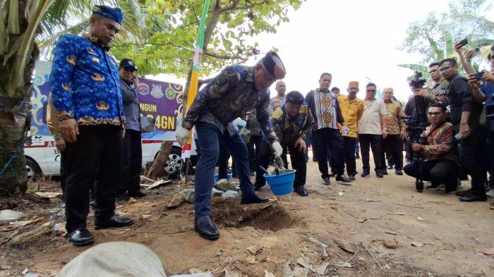 h

Hari kedua di Tarakan, Kalimantan Utara,  Kepala Badan Narkotika Nasional  (BNN) RI, Komjen Pol Marthinus Hukom, menghadiri kegiatan Ikrar Peran Serta Masyarakat Mewujudkan Lingkungan Bersih Narkoba, Selasa (17/12/2024).