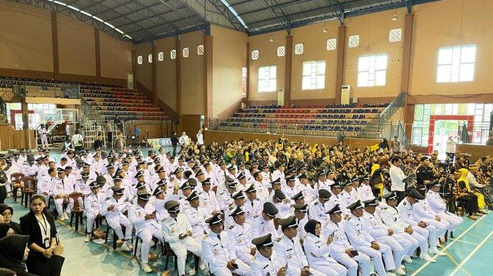 Sebanyak 140 kepala desa dan 143 Badan Permusyawaratan Desa (BPD) bakal menerima Surat Keputusan (SK) Perpanjangan Masa Jabatan dari Bupati Nunukan, di GOR Dwikora Nunukan, Kamis (20/06/2024), pagi.