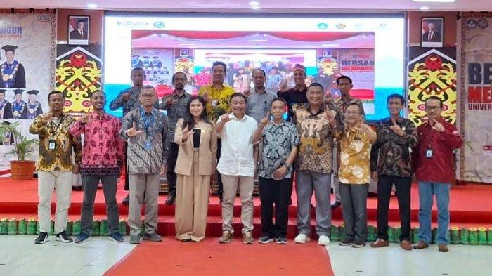 Ketua Komisi IV DPRD Kaltara Tamara Moriska bersama para panelis dan pembicara pada Gelar Wicara Internasional Berbagi Pengalaman Pengelolaan Pendidikan di Wilayah Terpencil yang dilaksanakan di Auditorium Lantai 4 Gedung Rektorat Universitas Borneo Tarakan, Rabu (4/12/2024).